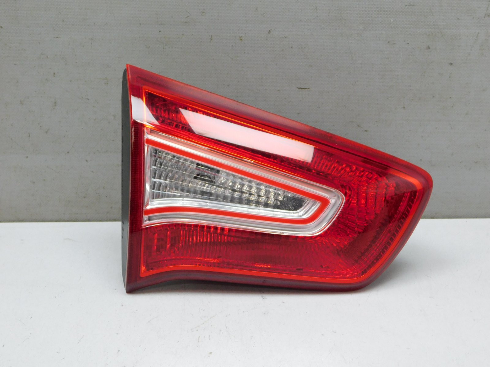 Фонарь задний внутренний левый Kia Sportage 2010-2015