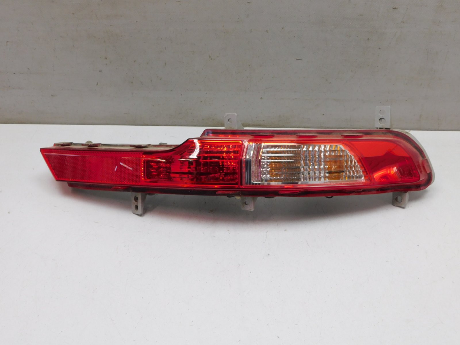 Фонарь задний в бампер правый Kia Sportage 2010-2015