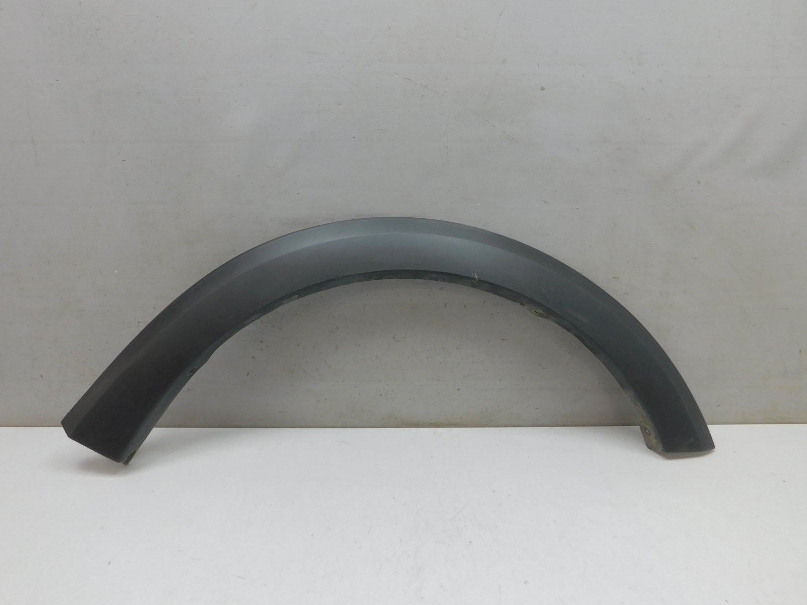 Накладка крыла переднего правого Renault Sandero 2014>