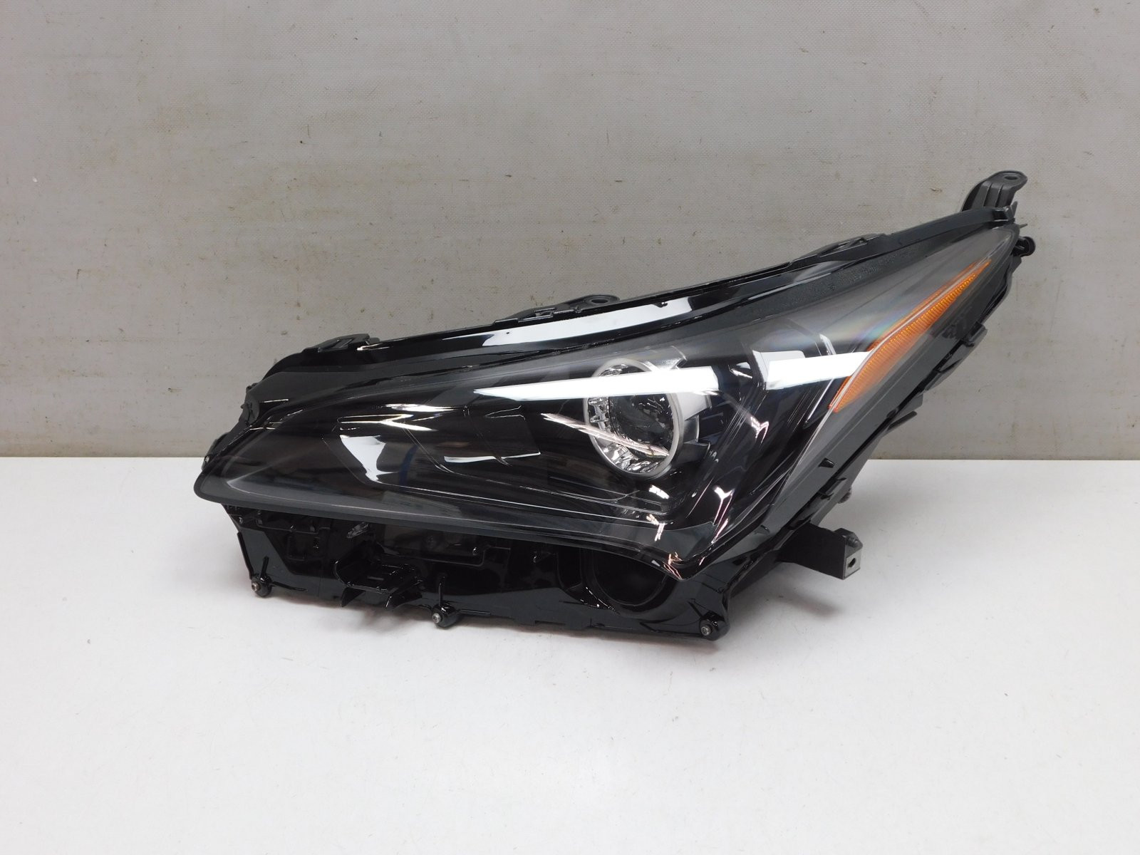 Фара левая Lexus NX 200 2014>