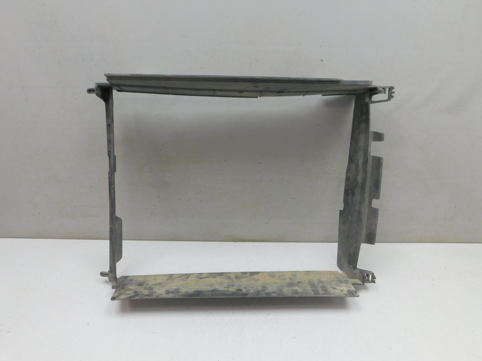 Воздуховод радиатора Renault Logan II 2014>