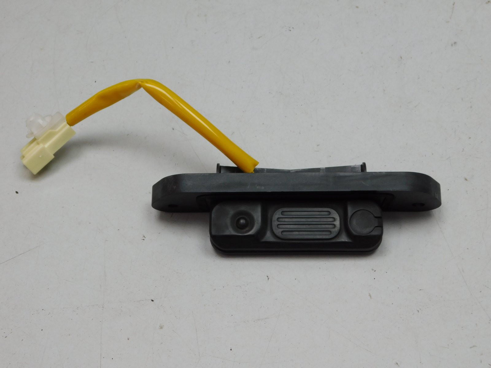 Кнопка открывания багажника Mitsubishi Outlander XL (CW) 2006-2012