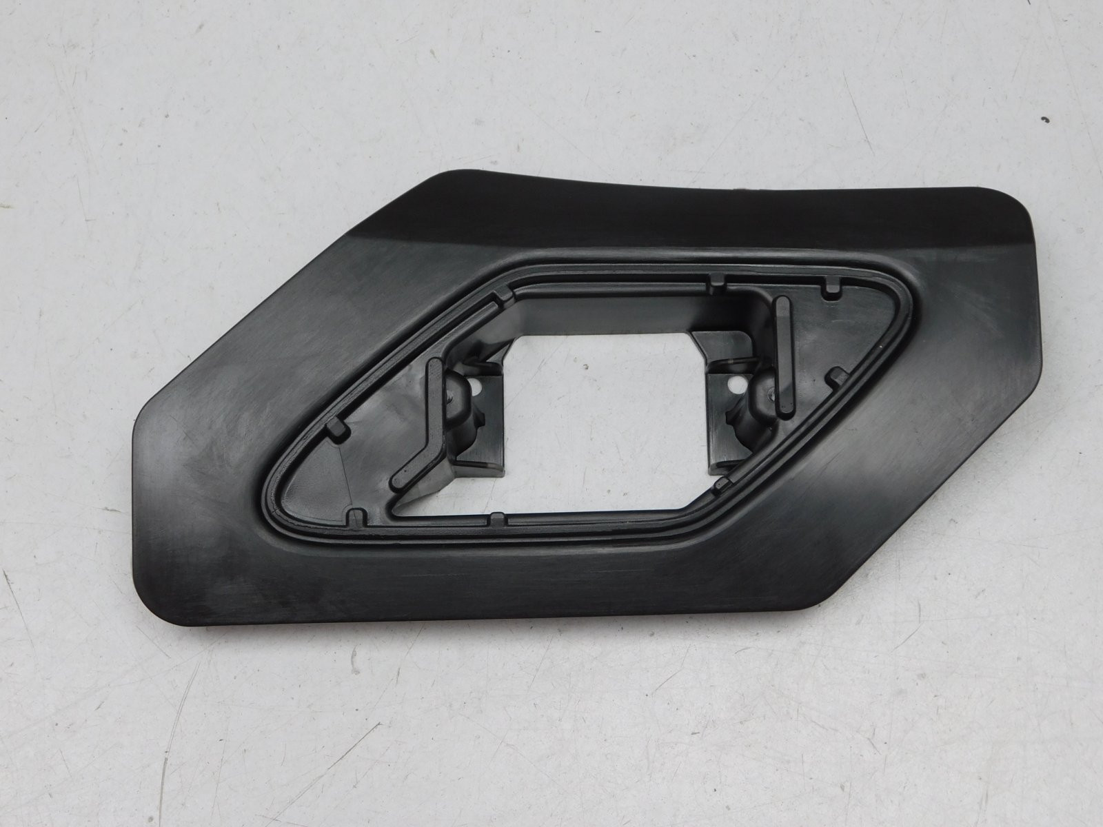 Кронштейн форсунки омывателя фар Porsche Cayenne 2010-2017