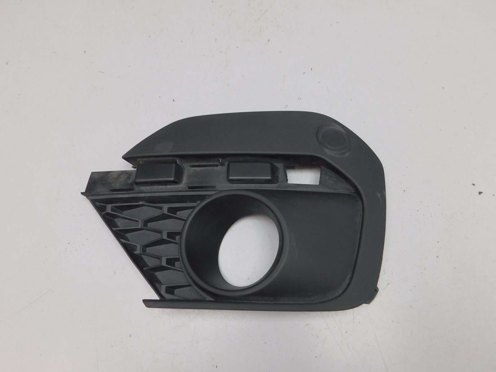 Решетка в бампер левая VAZ Lada Largus 2011>