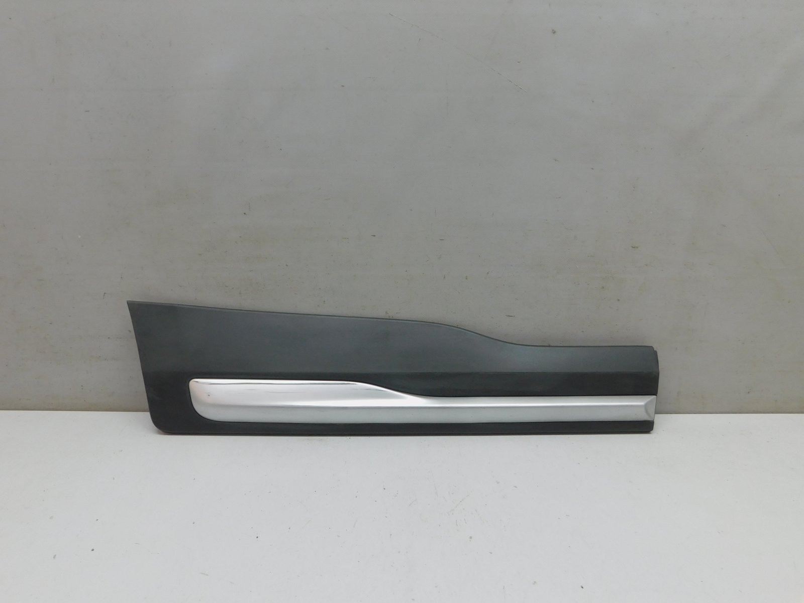 Накладка двери задней правой Geely Atlas 2017>