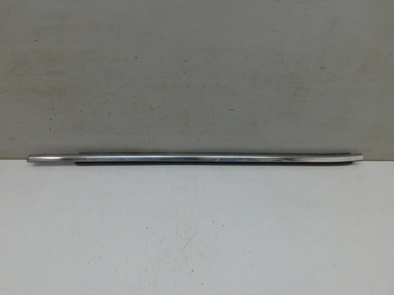 Накладка стекла заднего левого Toyota Camry V70 2017>