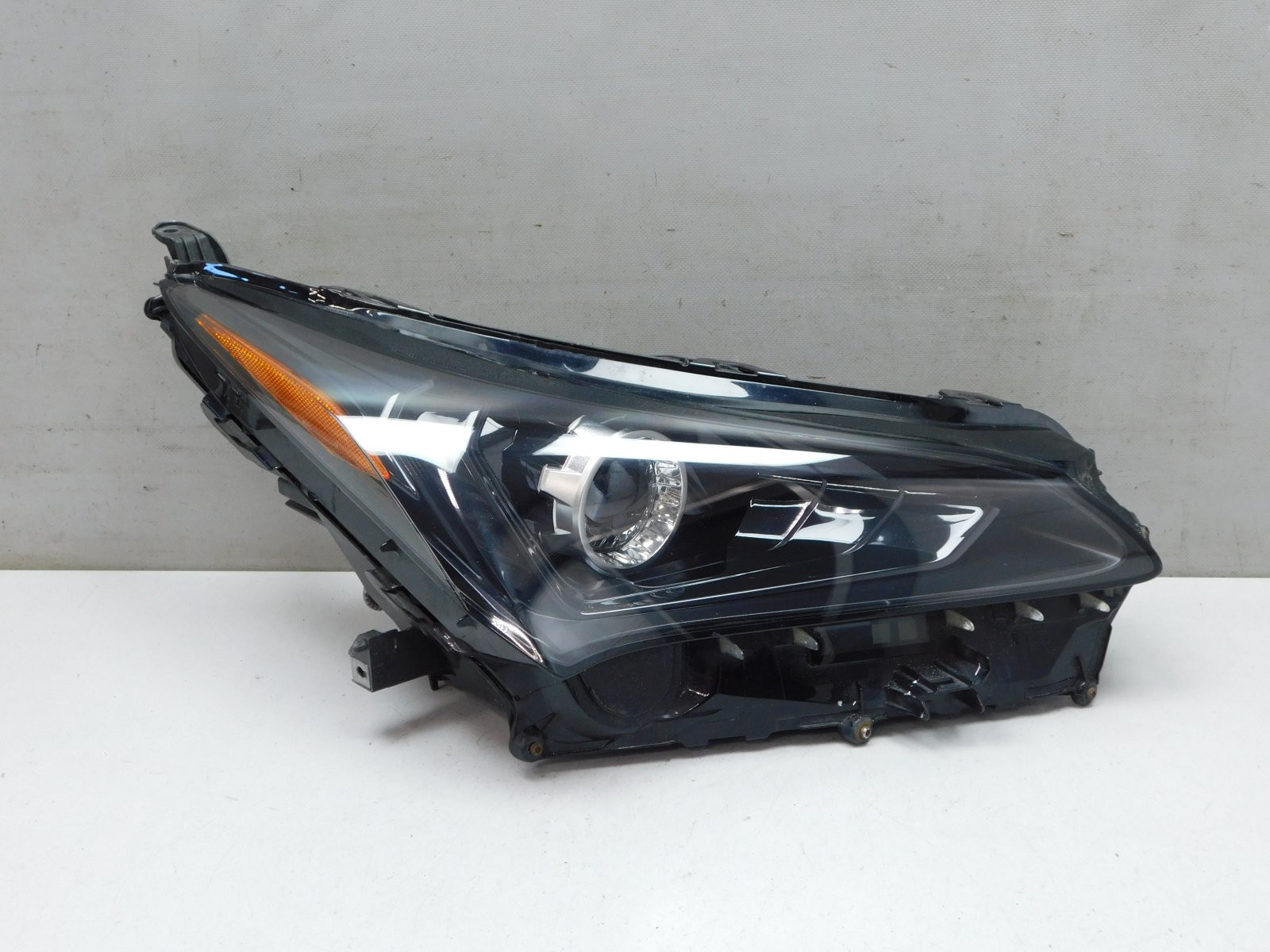 Фара правая Lexus NX 200 2014>