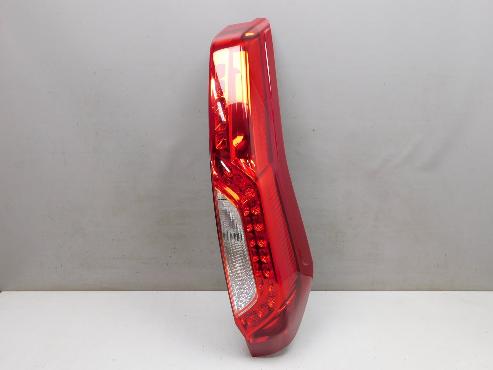 Фонарь задний правый Nissan X-Trail (T31) 2007-2014