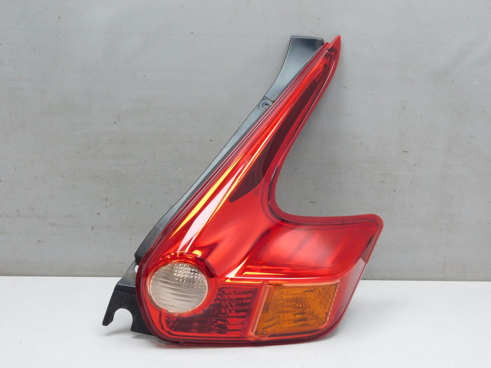 Фонарь задний правый Nissan Juke 2011>