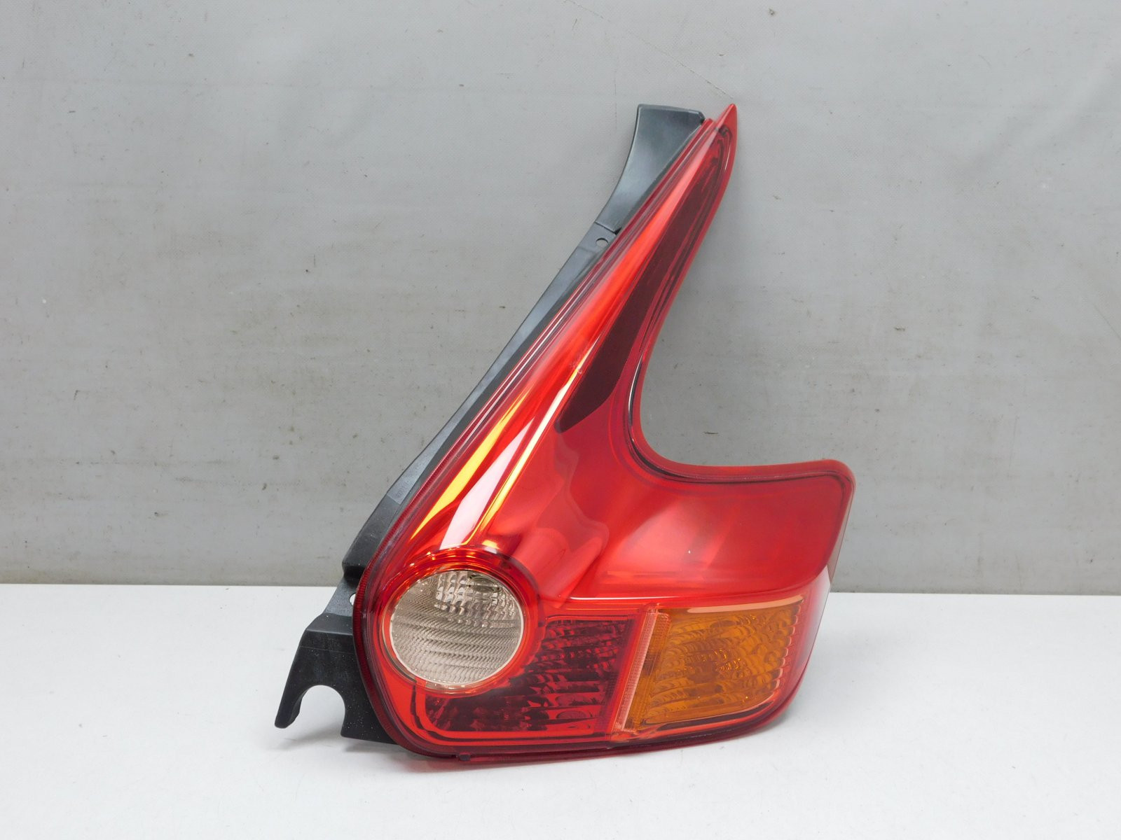 Фонарь задний правый Nissan Juke 2011>