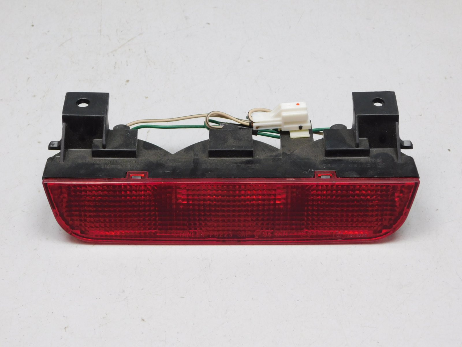 Фонарь задний (стоп сигнал) Mitsubishi Pajero/Montero 2000-2006