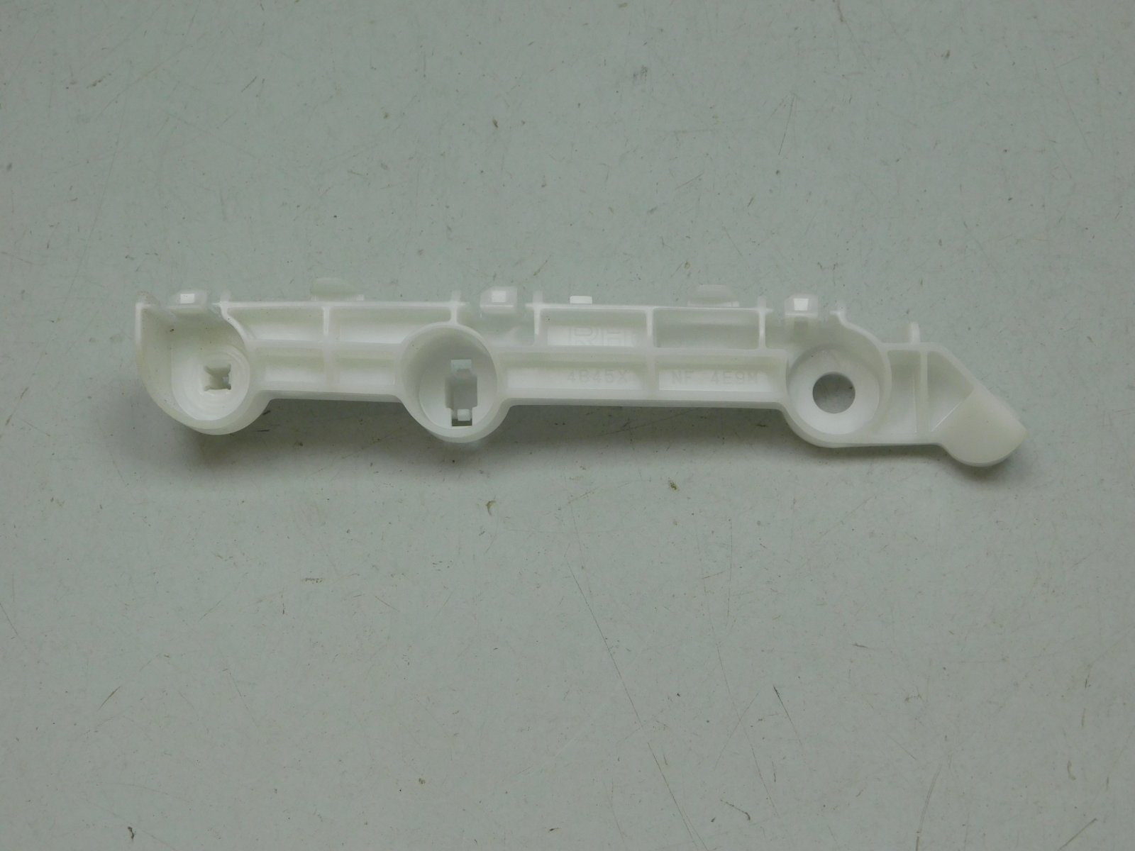 Кронштейн переднего бампера Mitsubishi Outlander 2012>