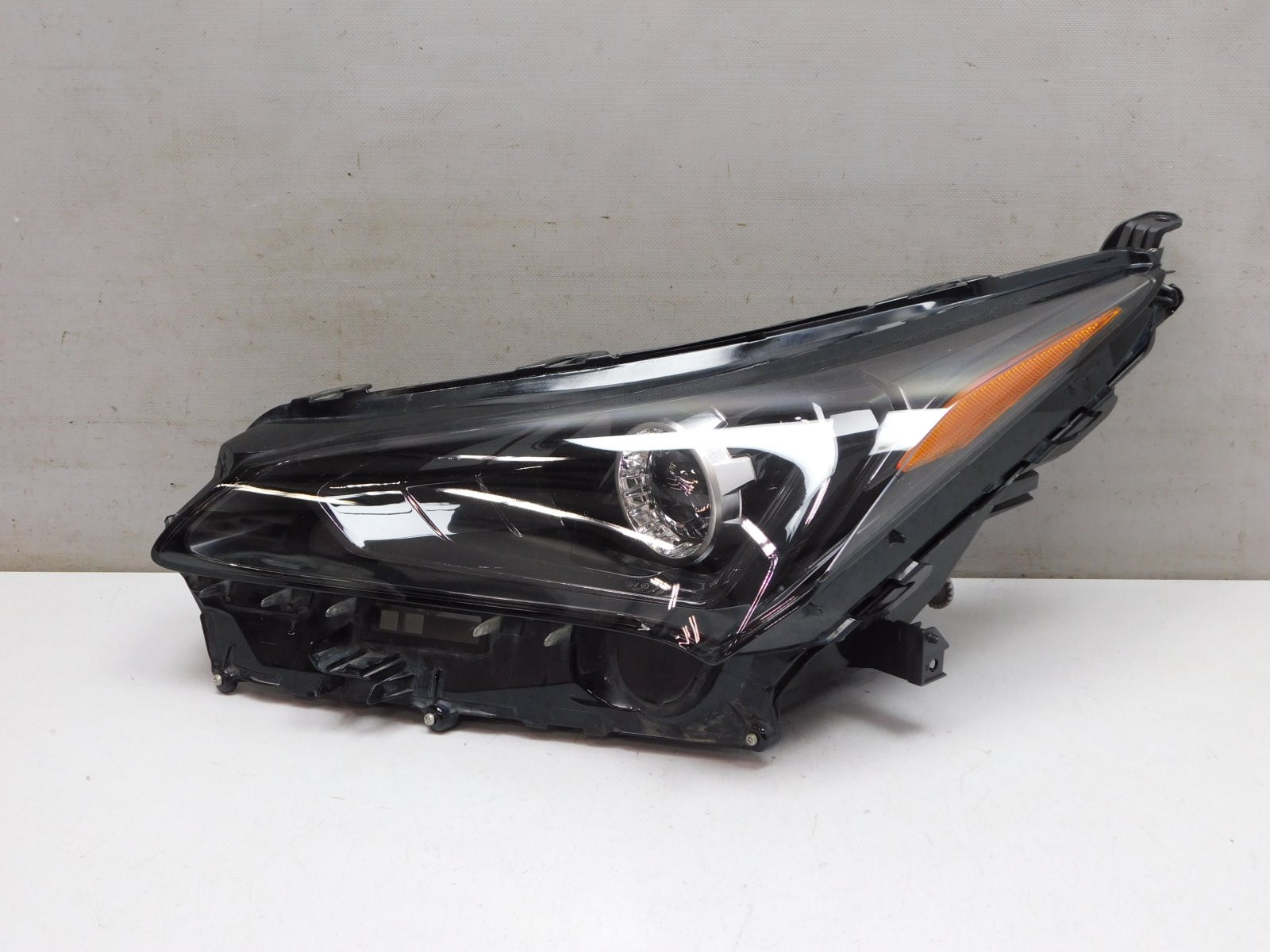 Фара левая Lexus NX 200 2014>