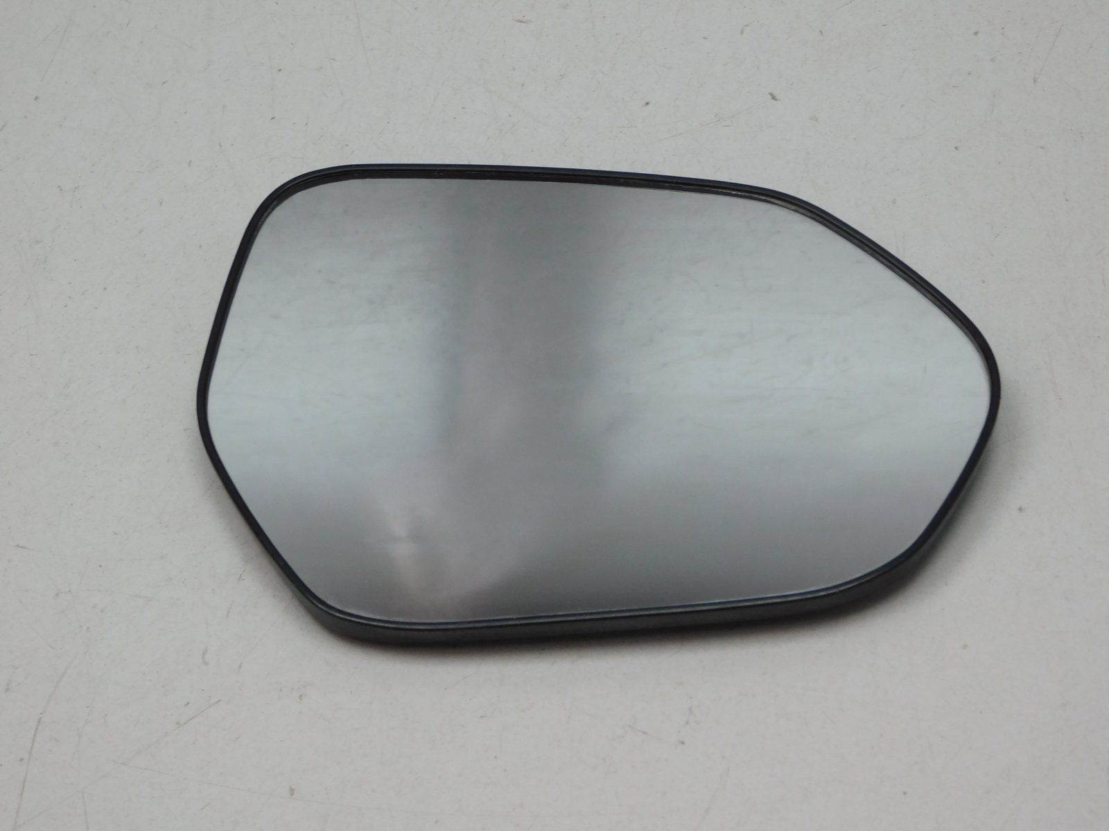 Стекло зеркала правого Toyota Camry V70 2017>