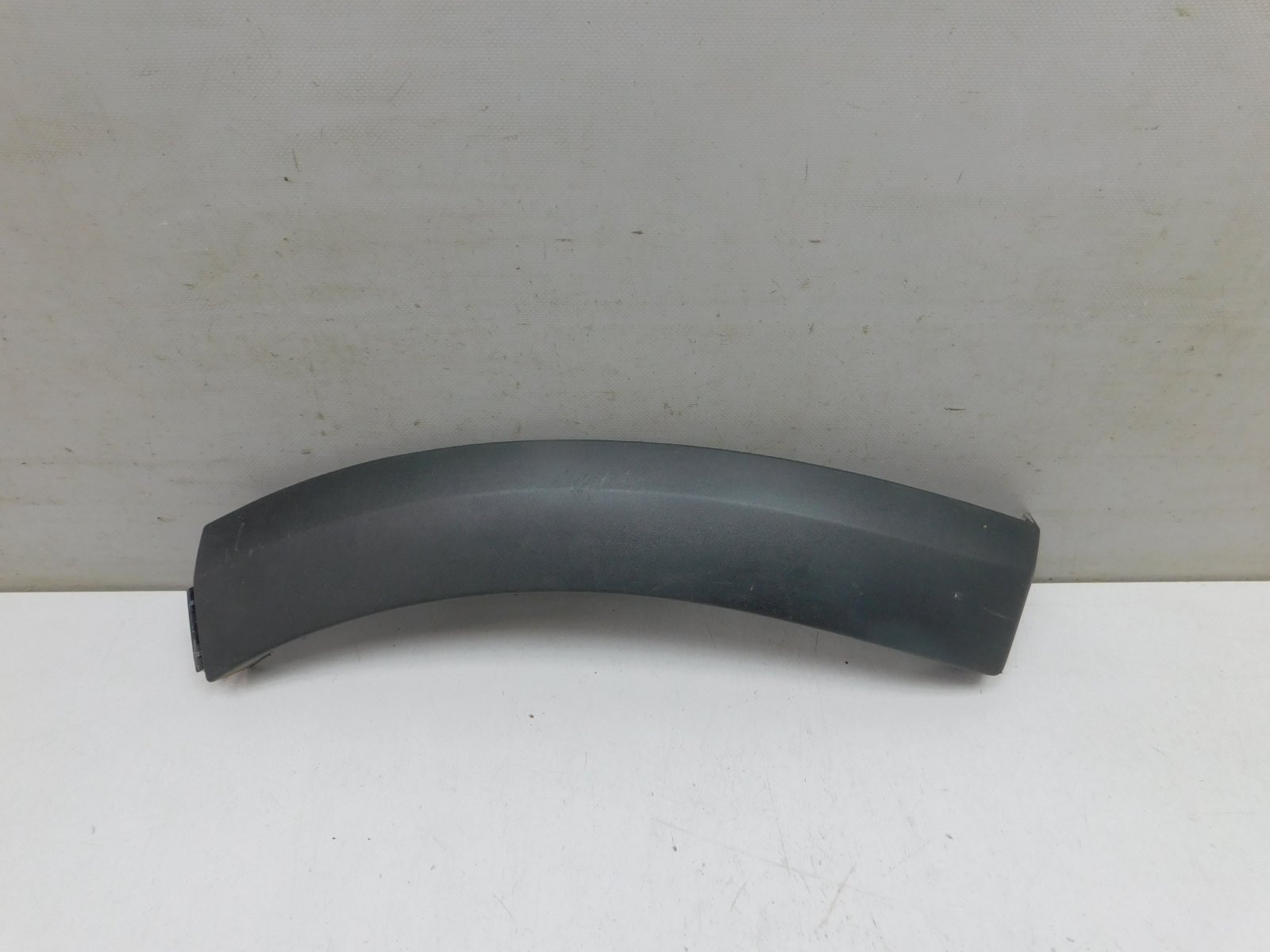 Накладка переднего бампера Renault Sandero 2014>