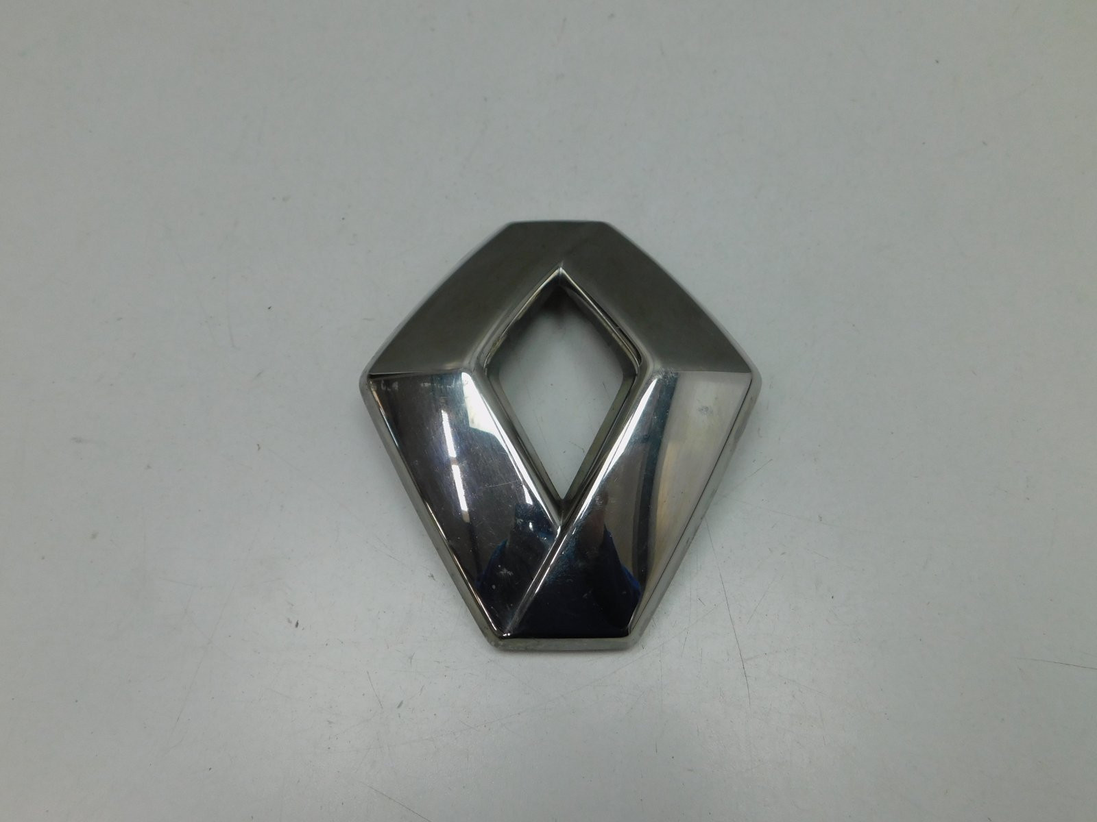 Эмблема Renault Logan II 2014>
