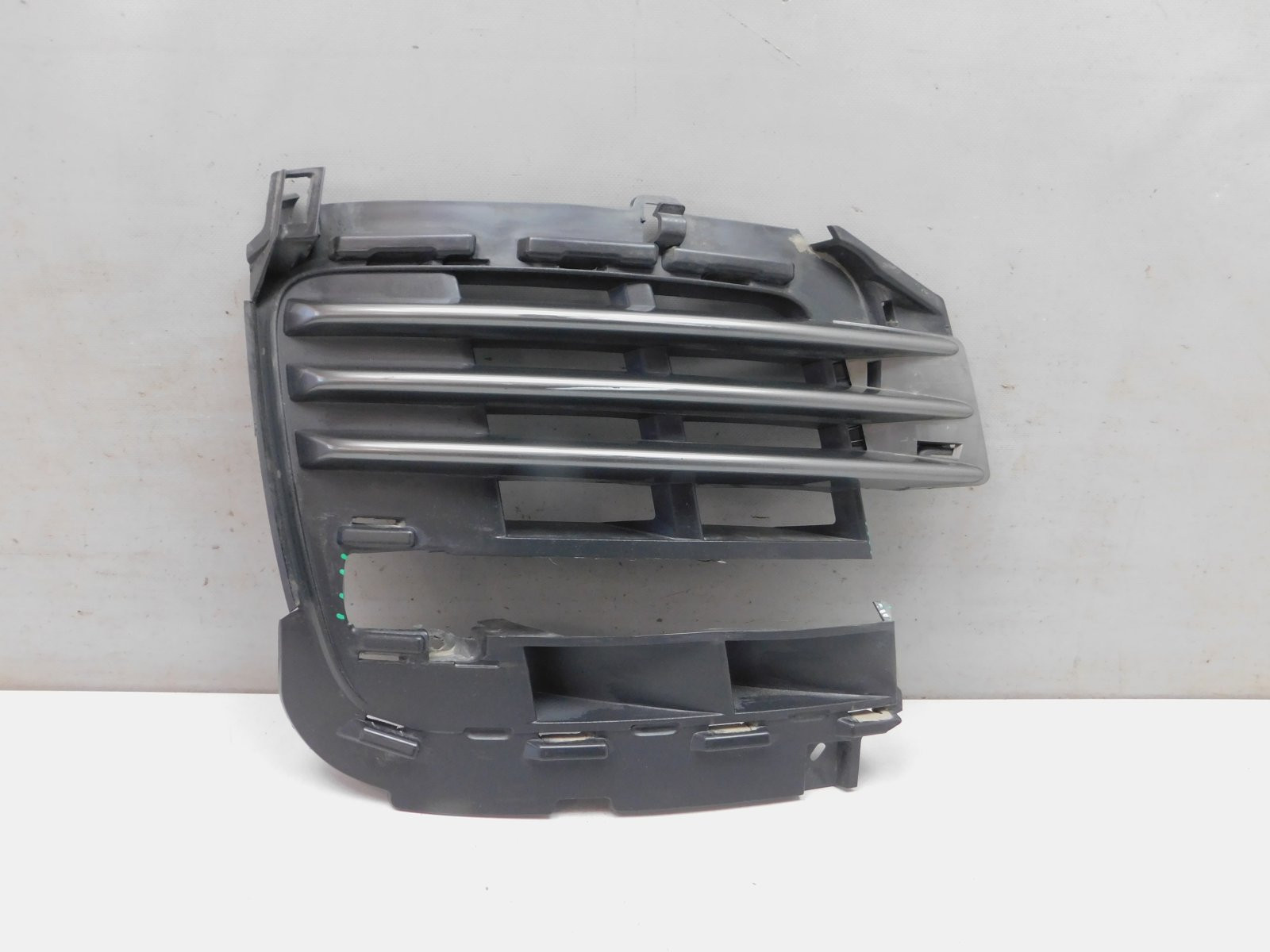 Решетка в бампер правая Land Rover Range Rover IV 2013>