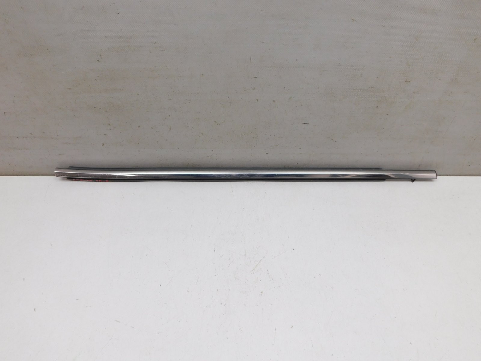 Накладка стекла заднего правого Toyota Camry V70 2017>