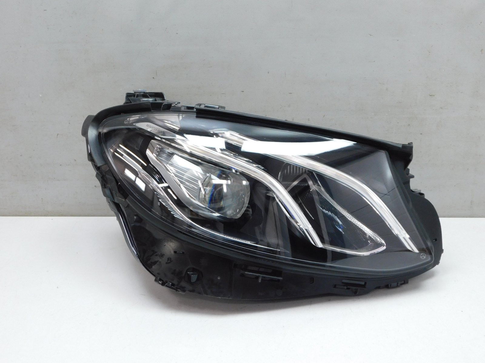 Фара правая Mercedes-Benz E-Klasse W213 2016>