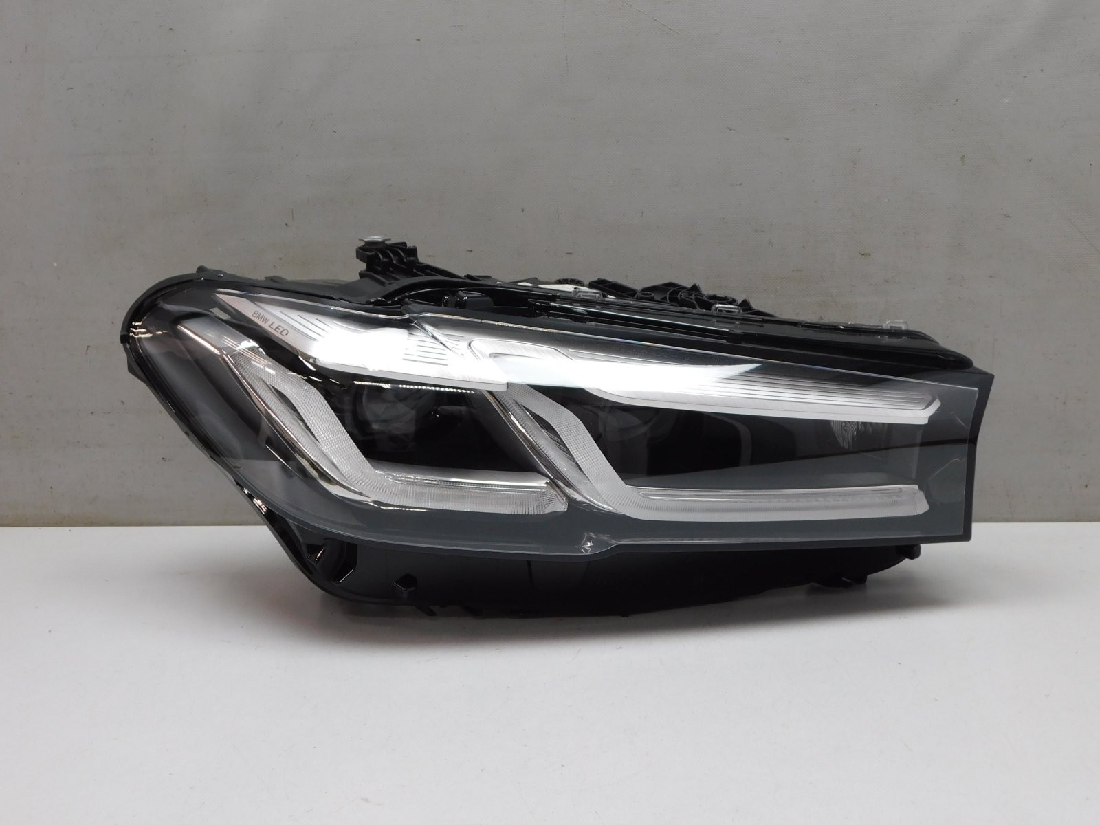 Фара правая BMW 5-серия G30 2016>