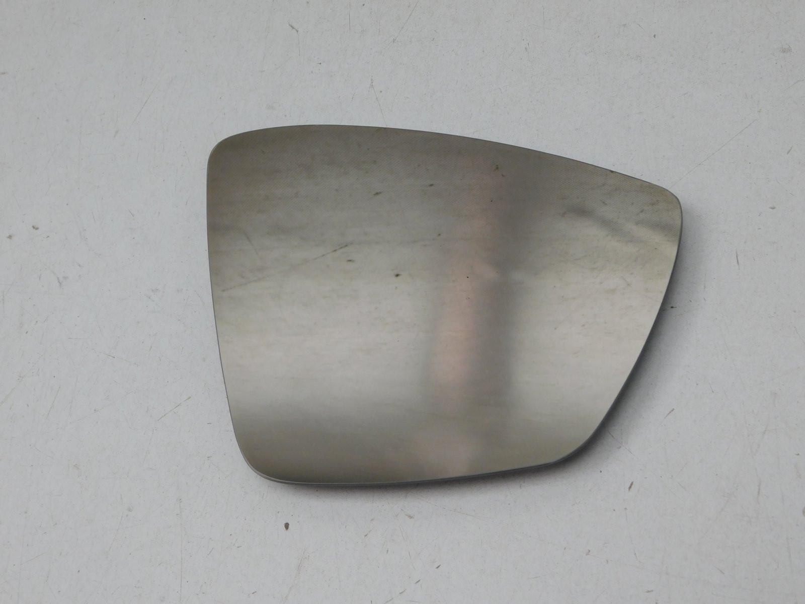 Стекло зеркала правого Skoda Karoq 2017>