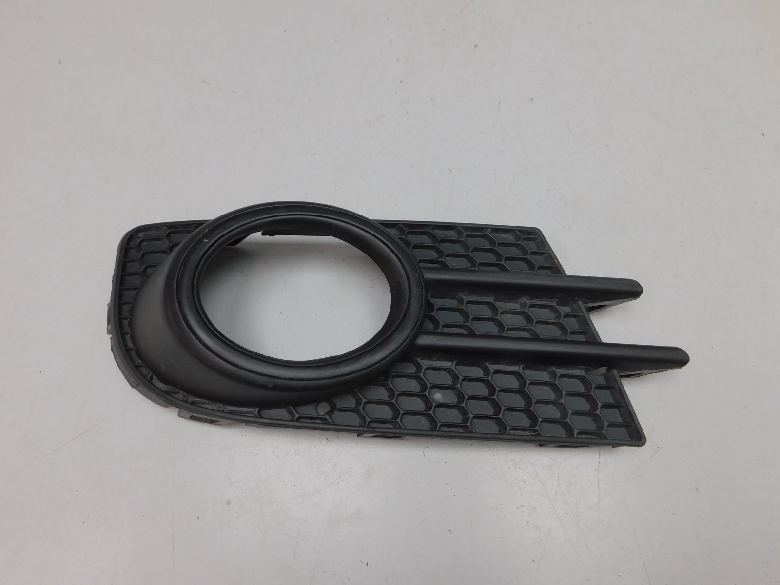 Решетка в бампер правая Volkswagen Tiguan 2007-2017