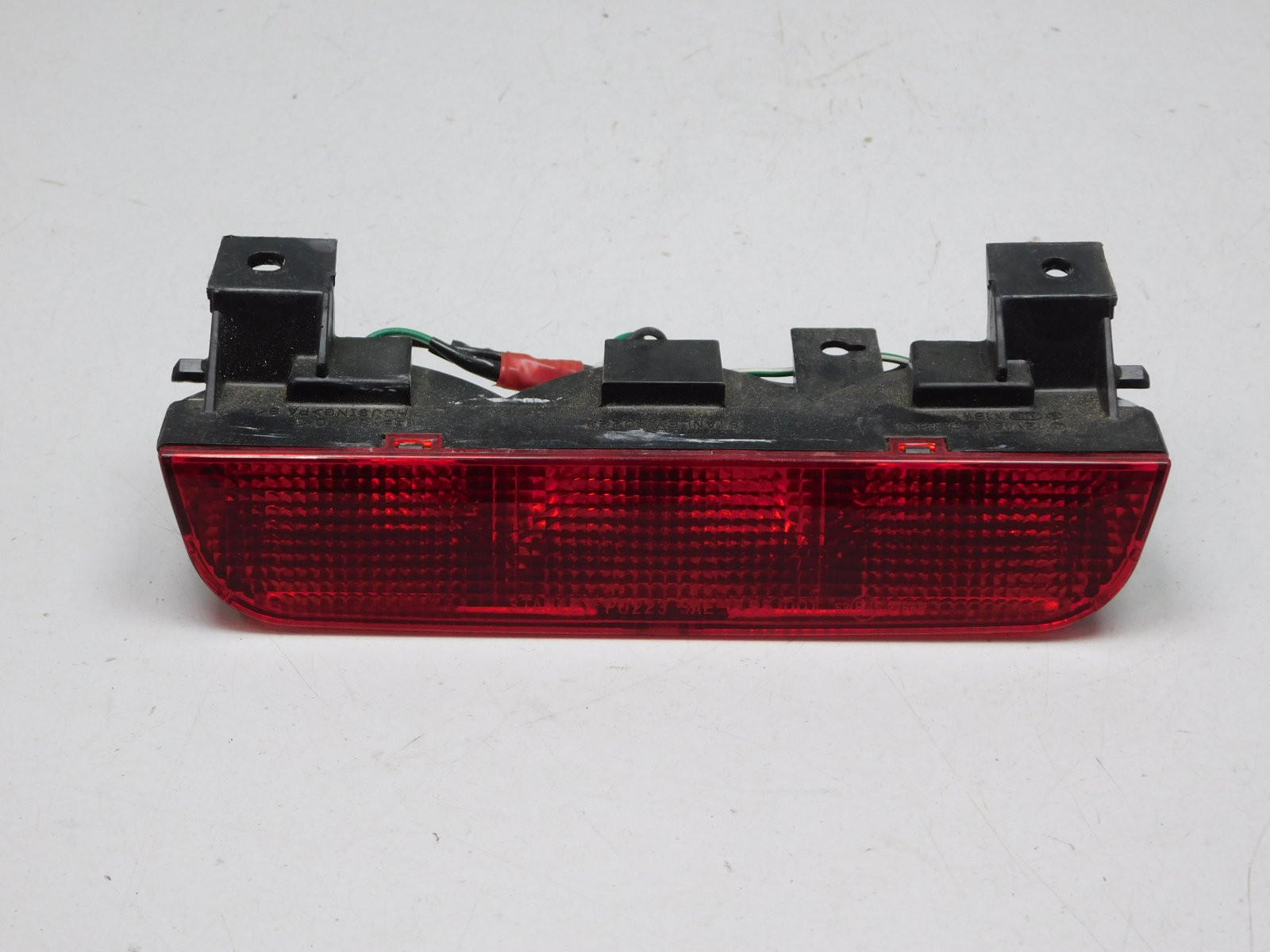 Фонарь задний (стоп сигнал) Mitsubishi Pajero/Montero 2000-2006