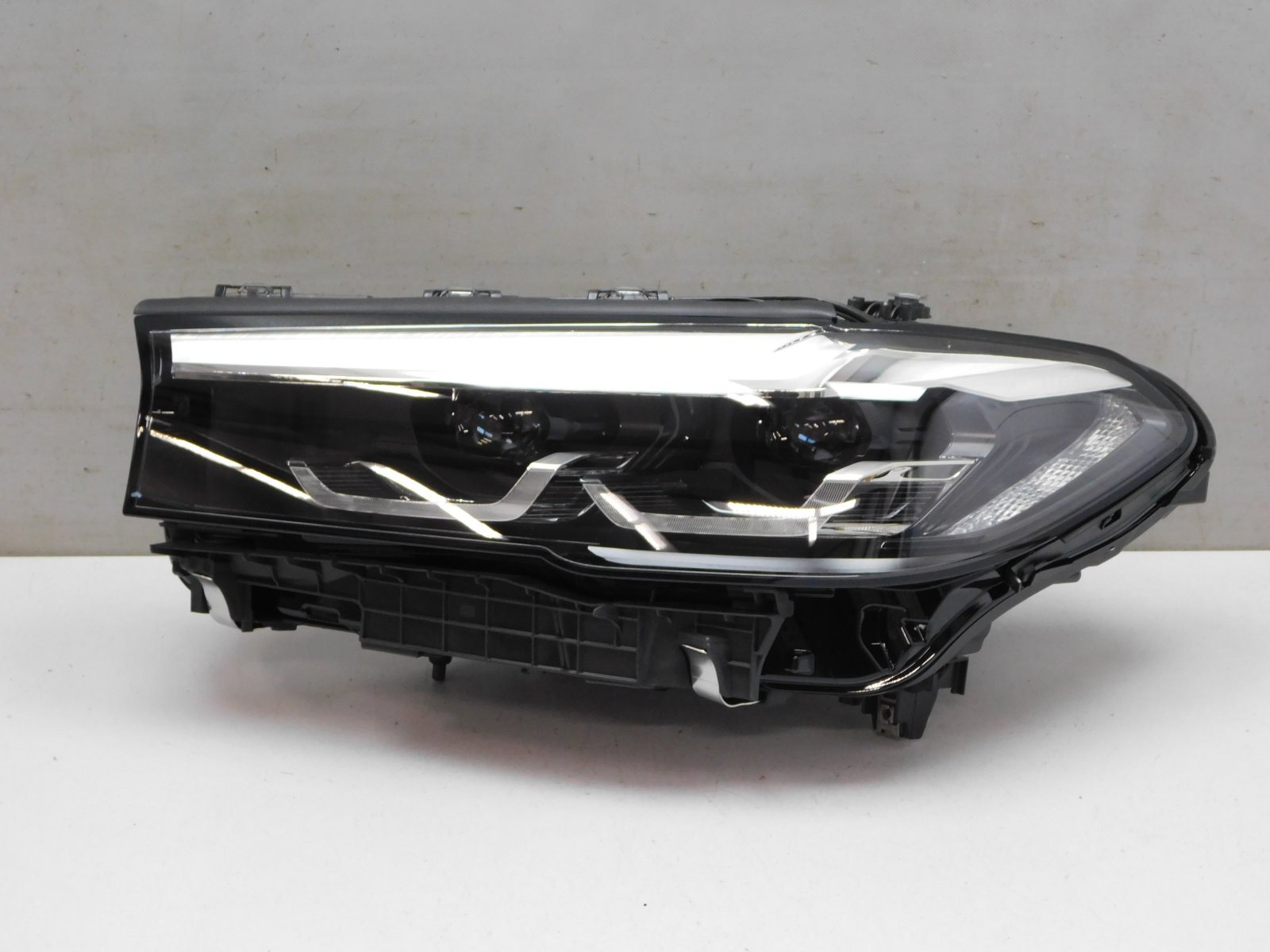 Фара левая BMW 5-серия G30 2016>