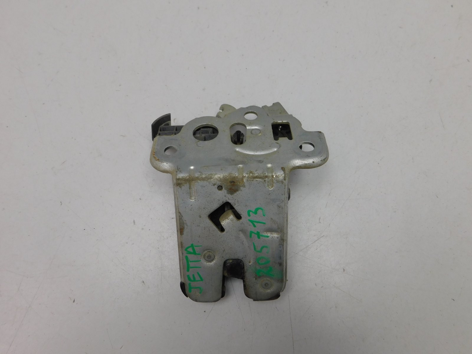 Замок багажника Volkswagen Jetta 2011>