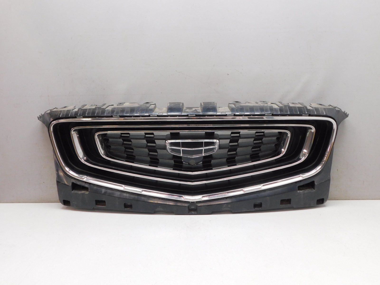 Решетка радиатора Geely Atlas Pro 2021>