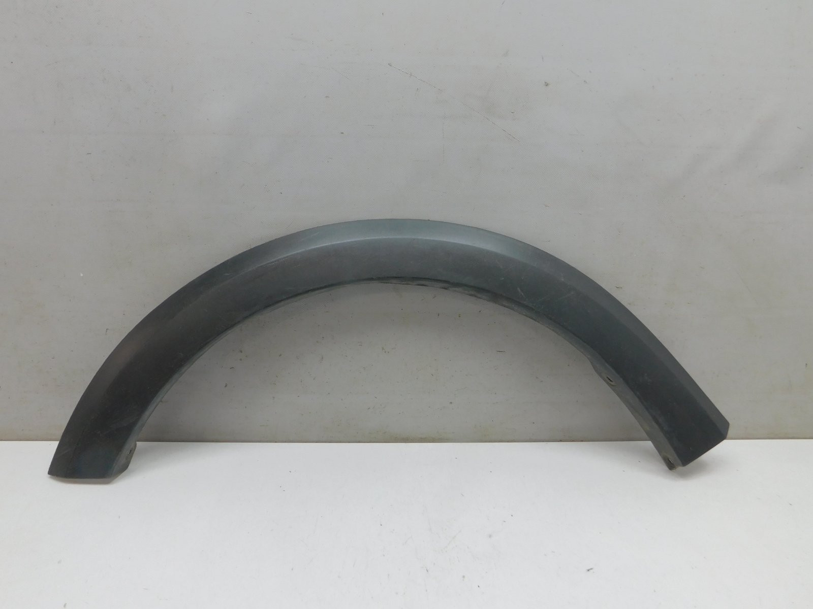 Накладка крыла переднего левого Renault Sandero 2014>