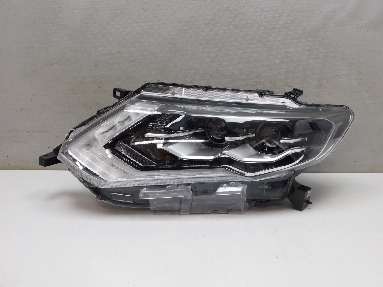 Фара левая Nissan X-Trail (T32) 2014>