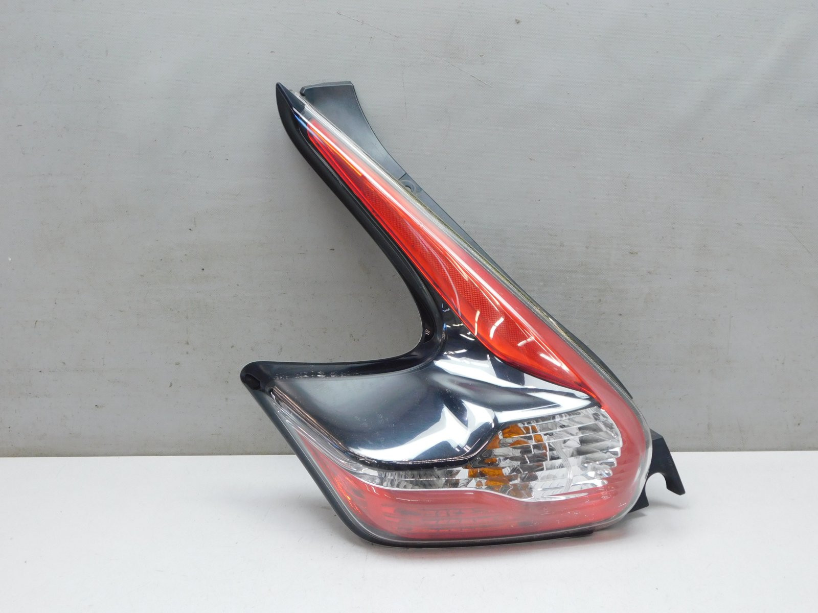 Фонарь задний левый Nissan Juke 2011>