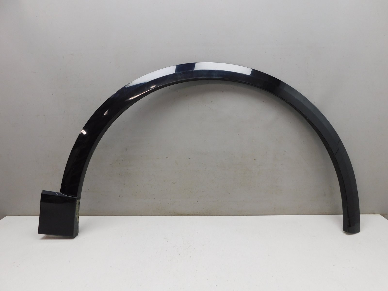 Накладка крыла переднего правого Audi Q8 2018>