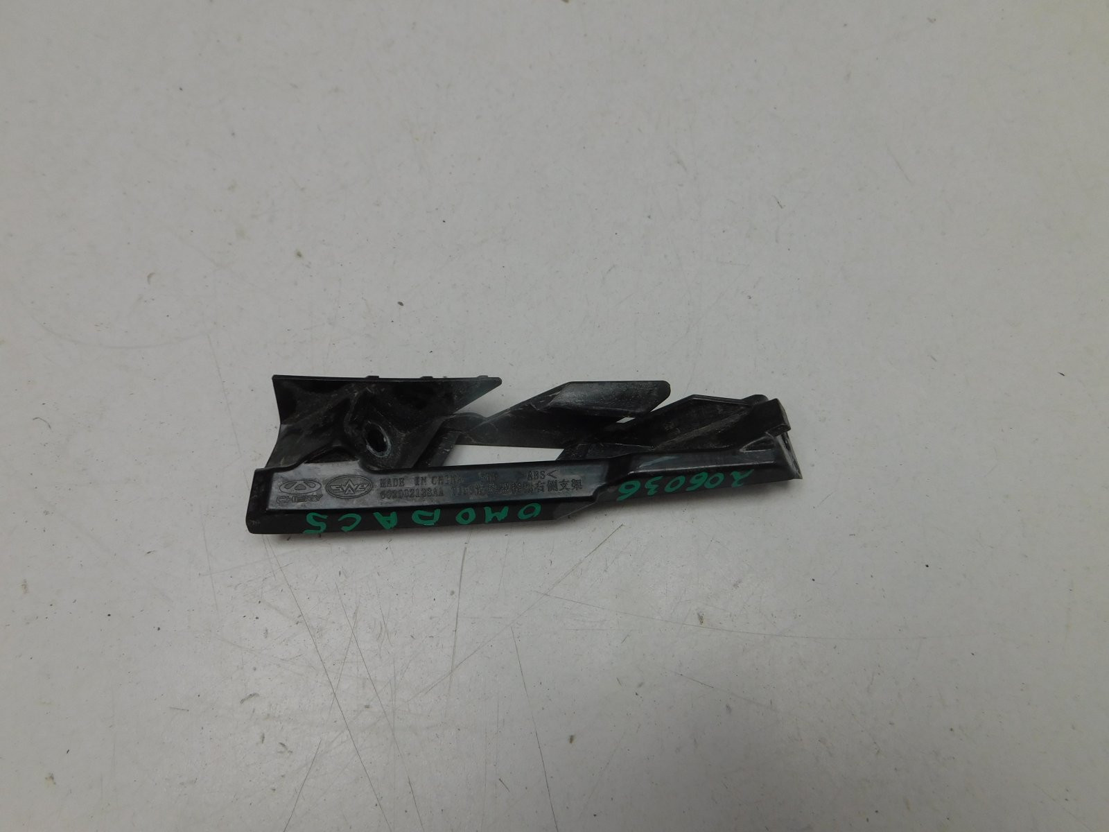 Кронштейн решетки радиатора Omoda C5 2022>