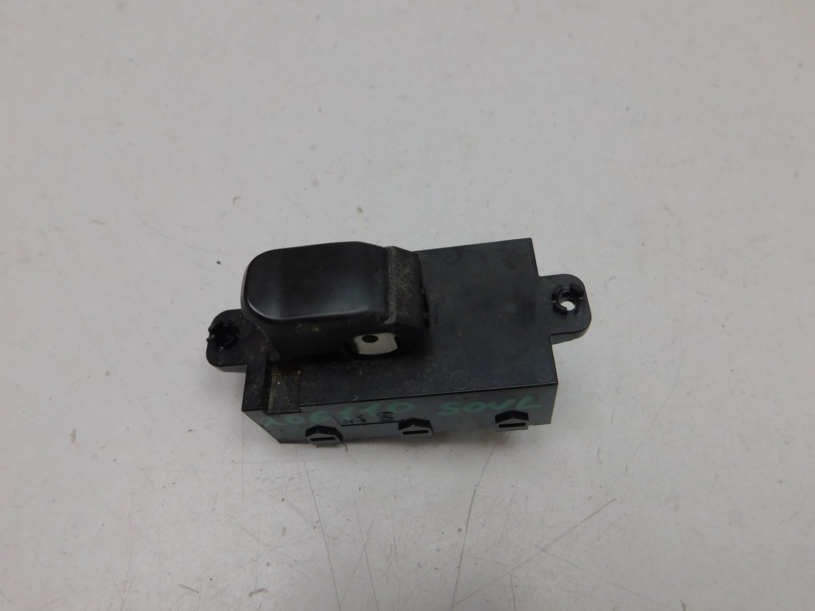 Блок управления стеклоподъемника Kia Soul 2014-2019