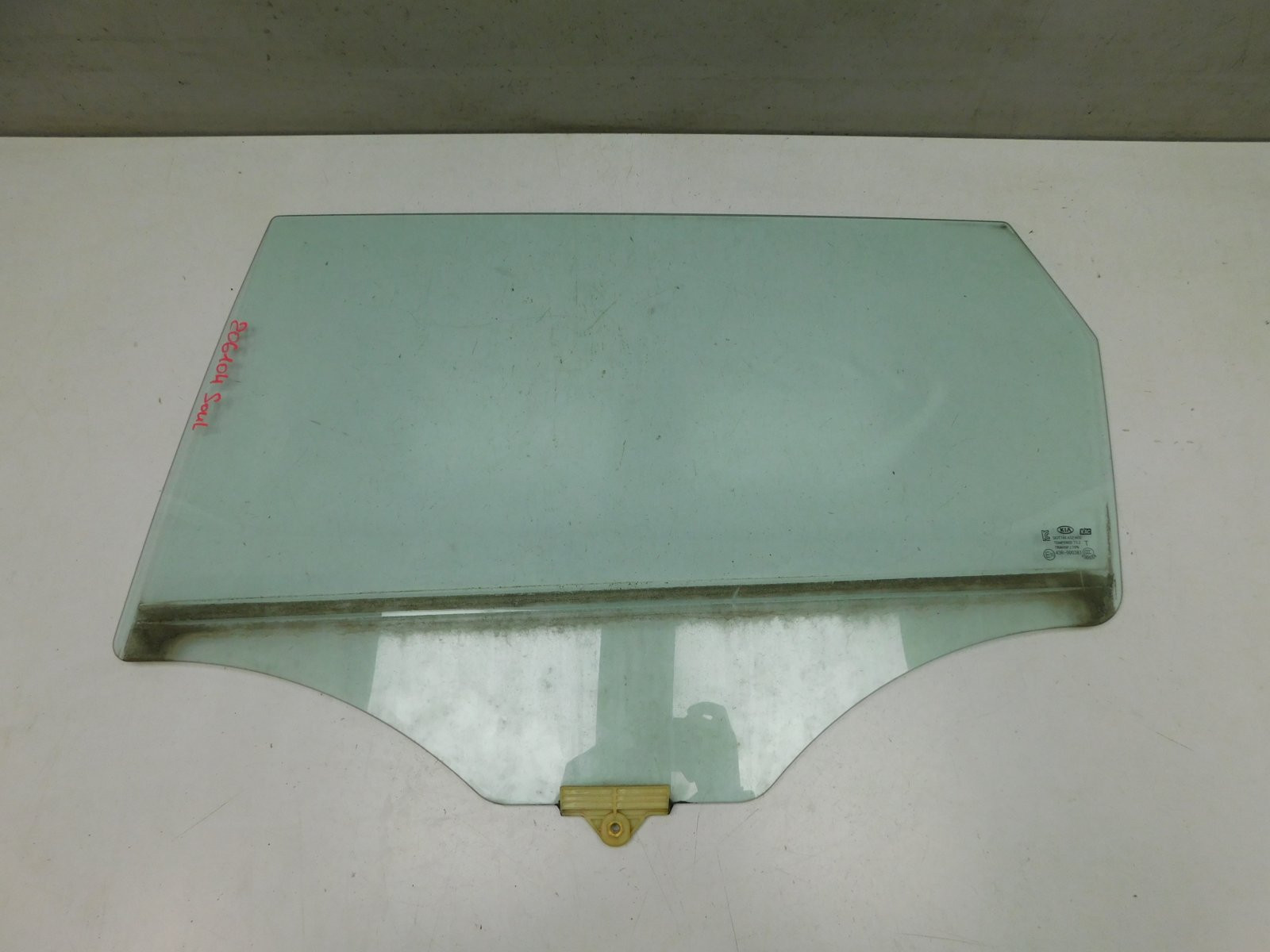 Стекло двери задней левой Kia Soul 2014-2019