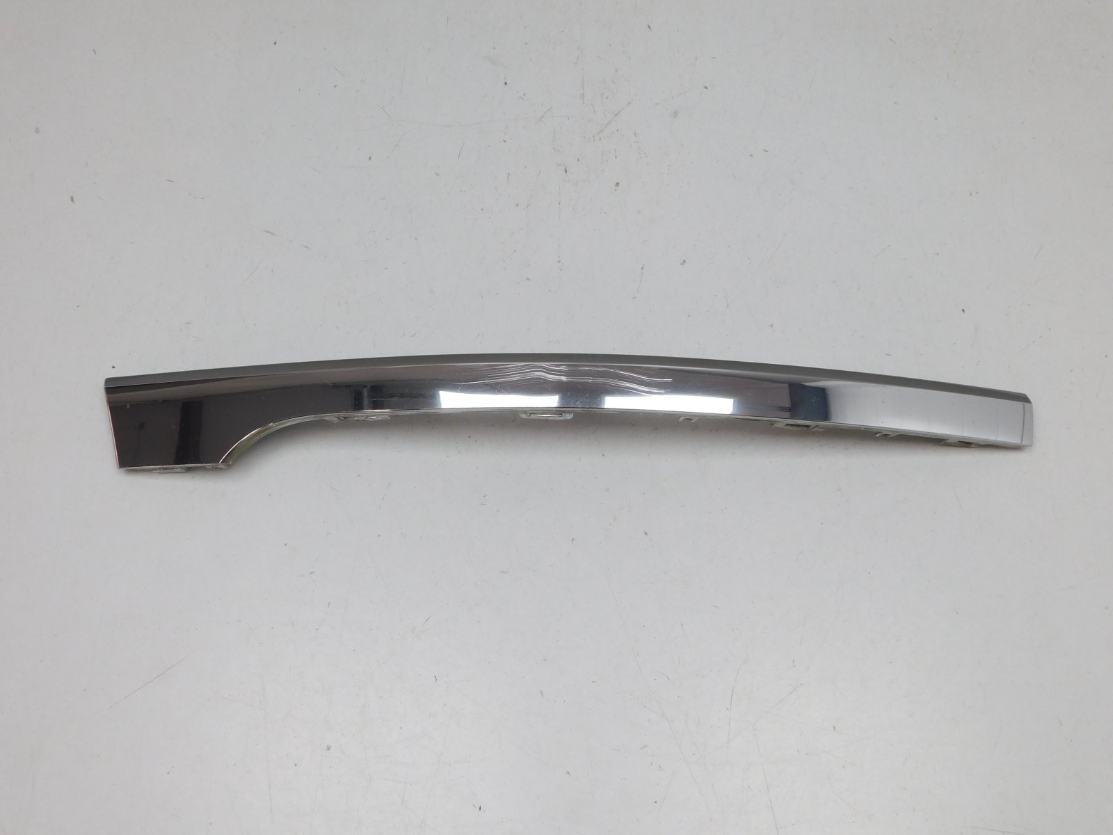 Молдинг заднего бампера Volkswagen Touareg 2010>