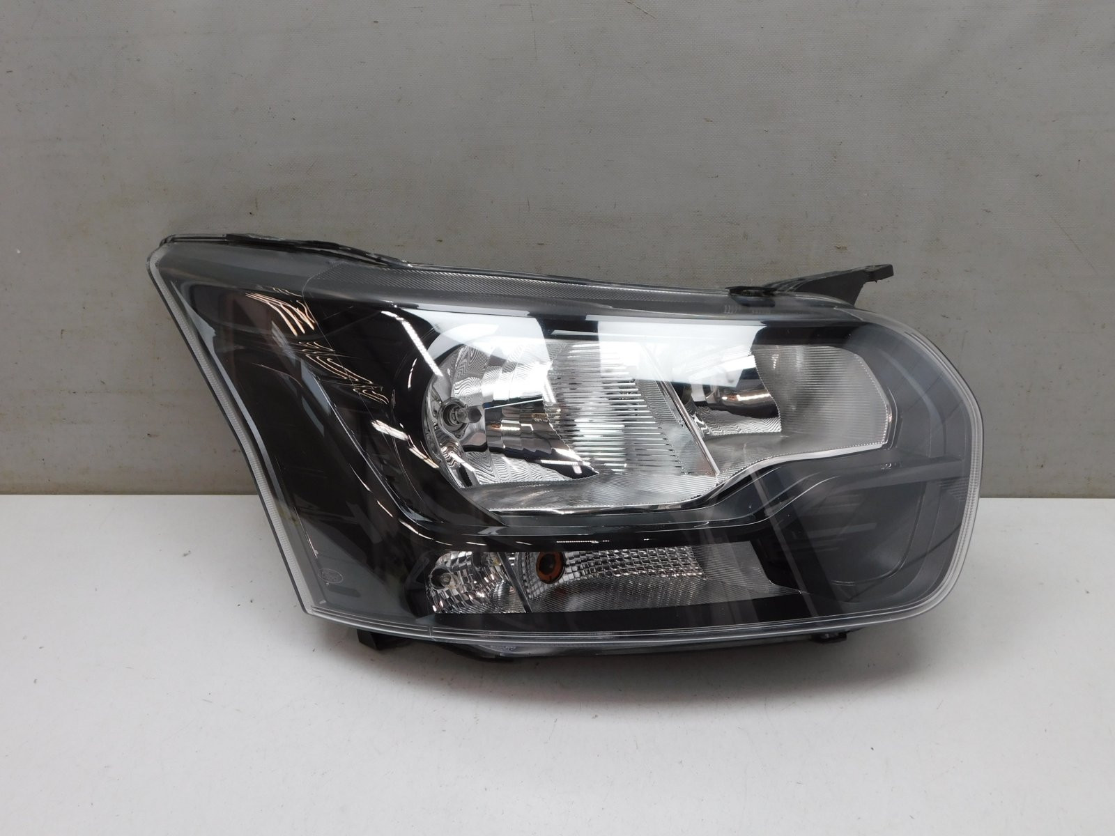 Фара правая Ford Transit 2014>