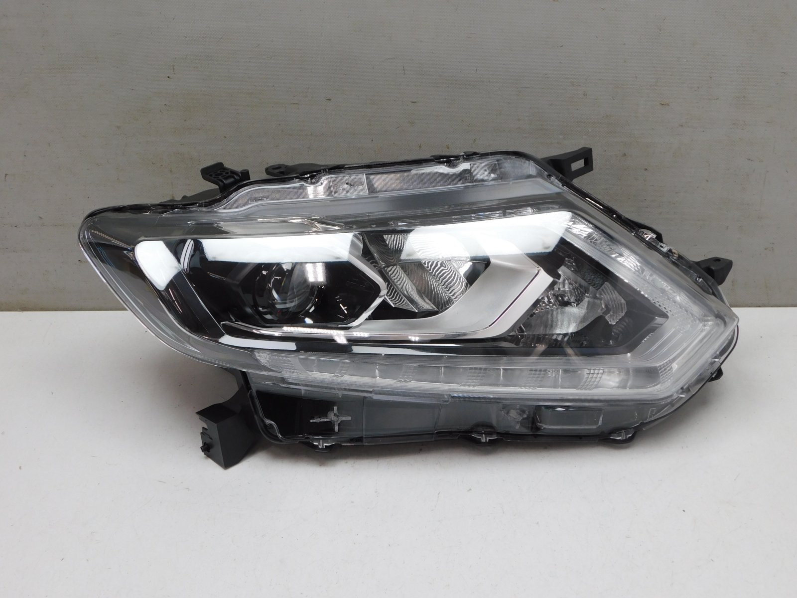 Фара правая Nissan X-Trail (T32) 2014>