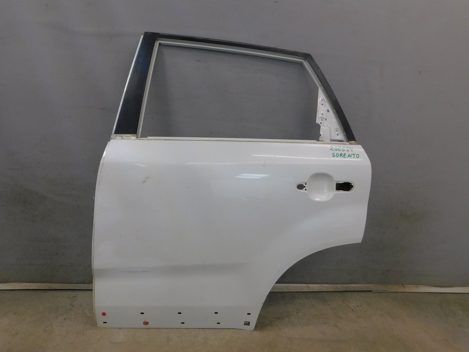 Дверь задняя левая Kia Sorento 2009>