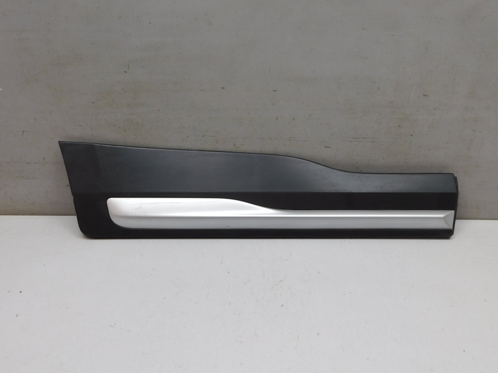 Накладка двери задней правой Geely Atlas 2017>