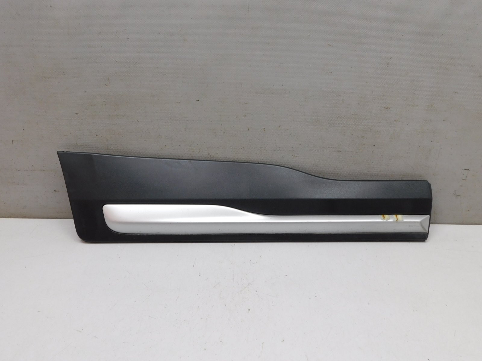 Накладка двери задней правой Geely Atlas 2017>