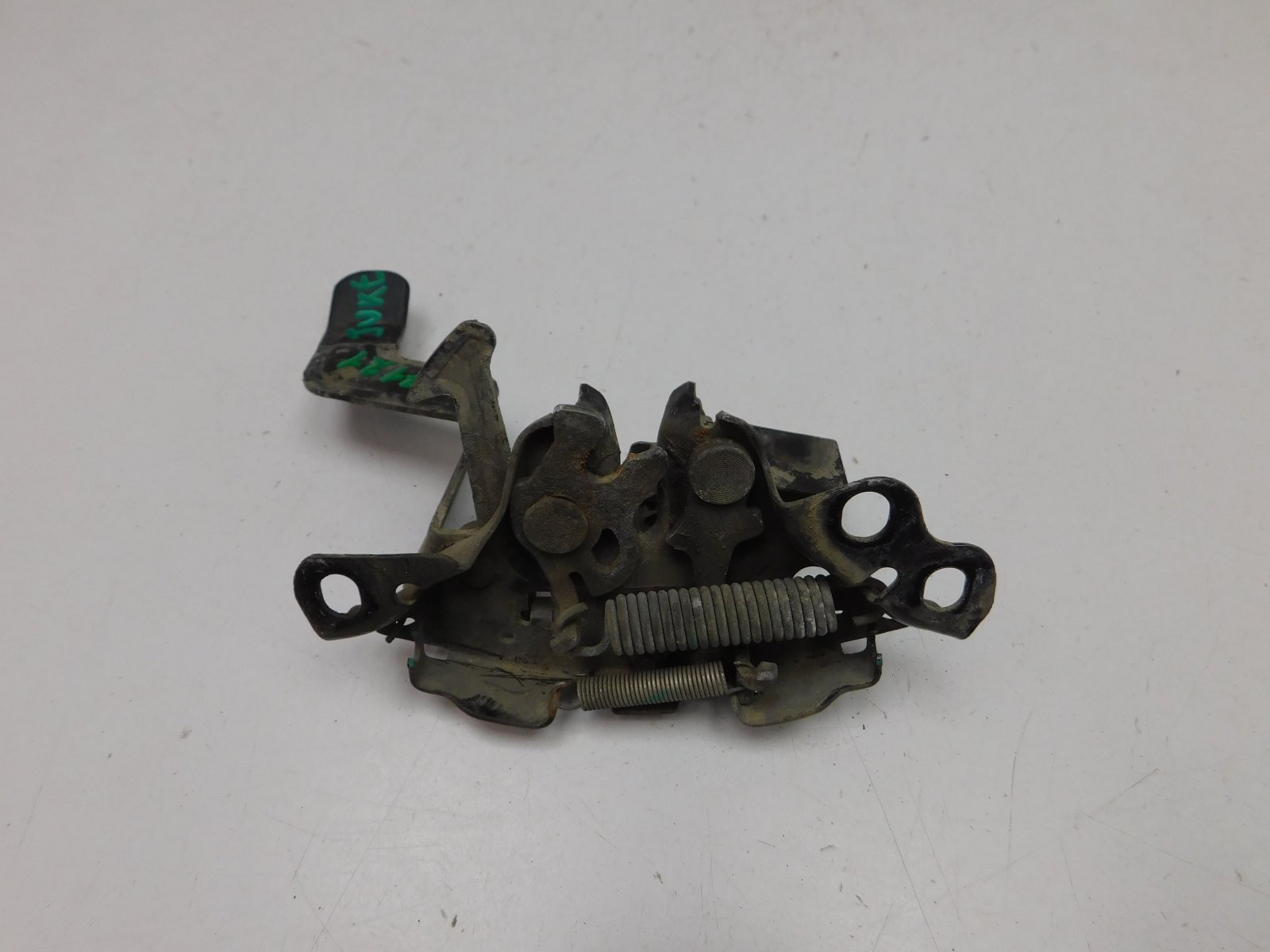 Замок капота Nissan Juke 2011>