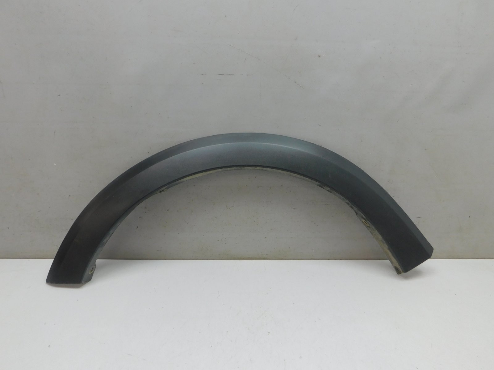 Накладка крыла переднего левого Renault Sandero 2014>