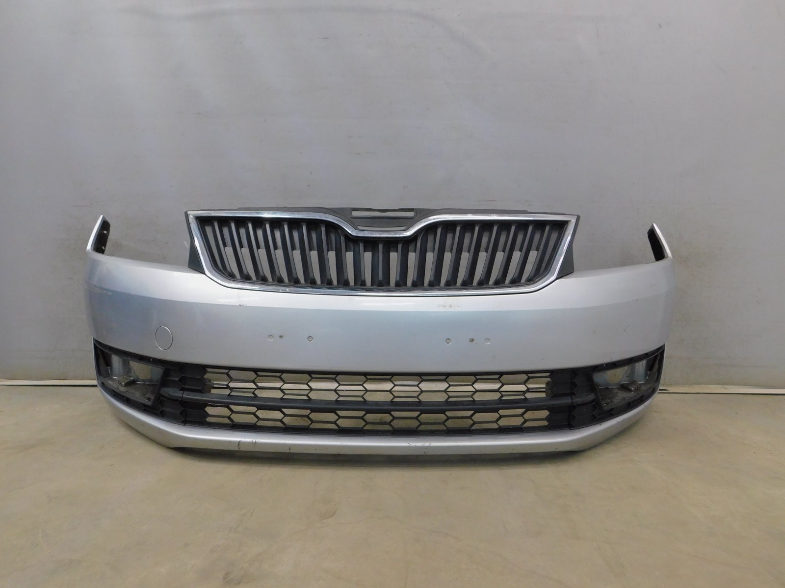 Бампер передний Skoda Rapid 2013-2020