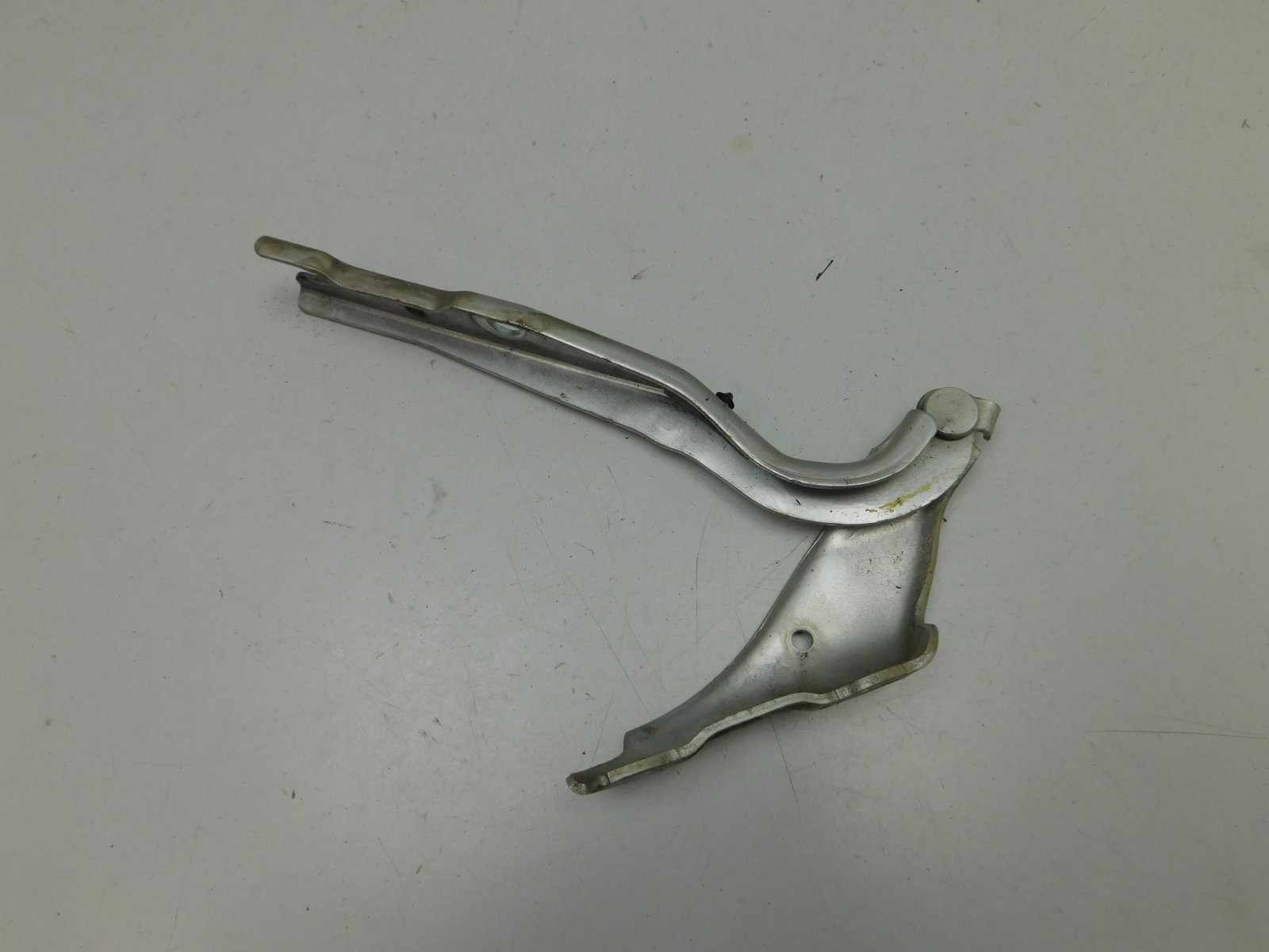 Петля капота правая Skoda Rapid 2013-2020