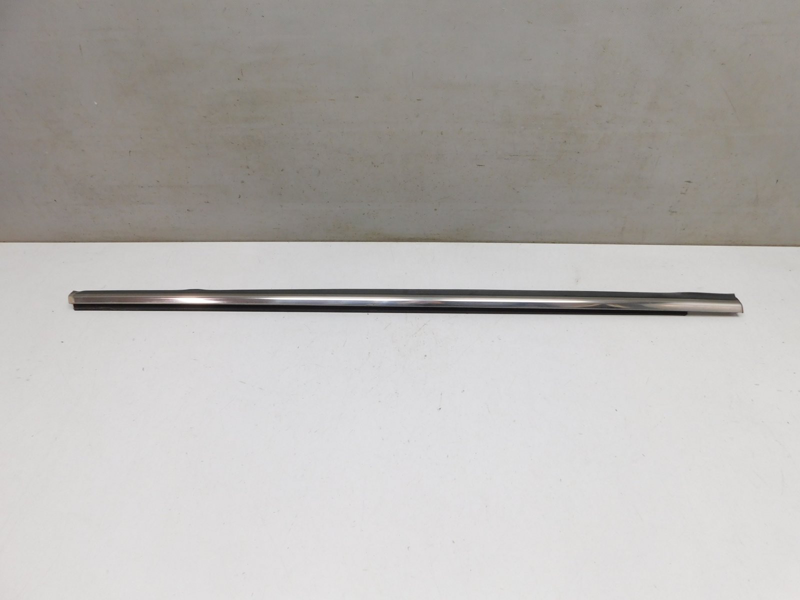 Накладка стекла заднего правого Kia Sportage 2010-2015