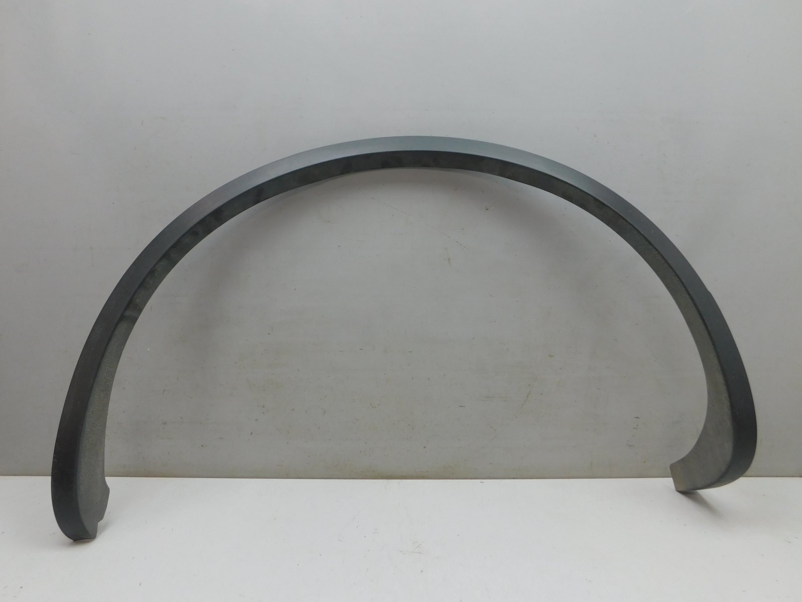 Накладка крыла заднего  левого Volkswagen Touareg 2010>