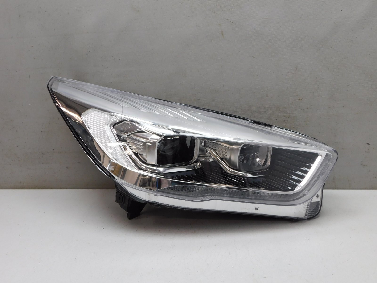 Фара правая Ford Kuga 2012>